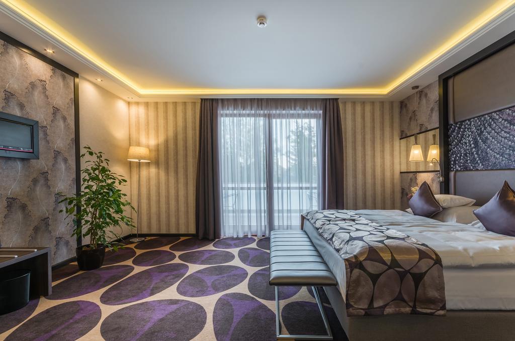 Victoria Garden Hotel Es Etterem Ньиредьхаза Экстерьер фото